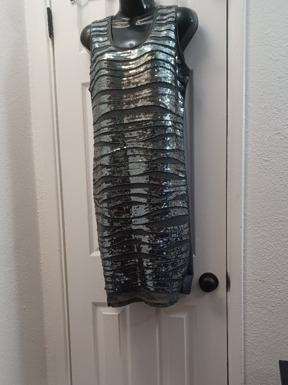Silver sequin dress with wavy horizontal stripes( L/XL)